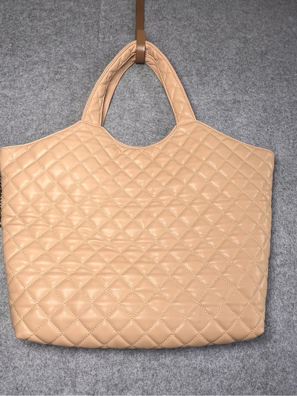Saint Laurent Quilted Beige Leather Tote with Gold YSL Emblem - Picture 2 of 4